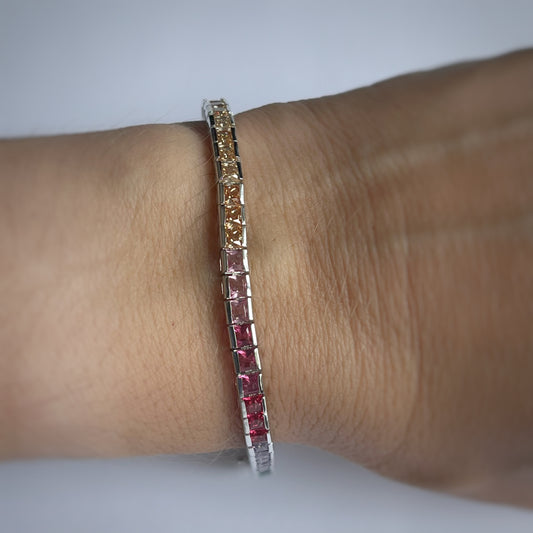 Pulsera de plata con gemas multicolores de laboratorio en tonos arcoiris