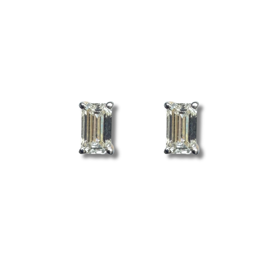 Aretes de plata con baño de oro amarillo studs de diamantes corte esmeralda de laboratorio 0.60ctw