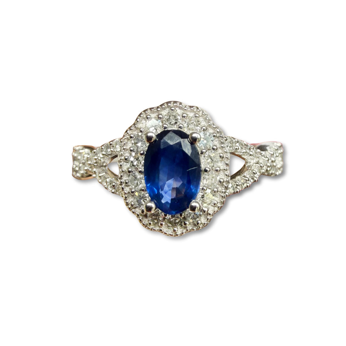 Anillo en oro blanco 14K con zafiro ovalado y diamantes 0.25ctw