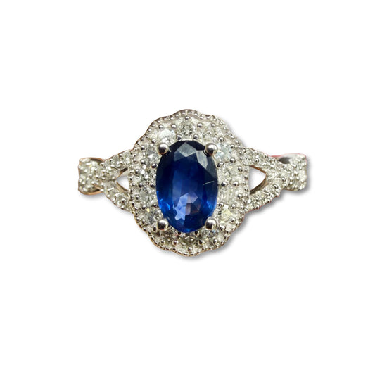Anillo en oro blanco 14K con zafiro ovalado y diamantes 0.25ctw