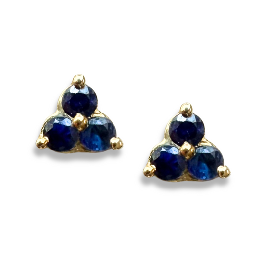 Aretes mini trío de zafiros en oro amarillo 14k