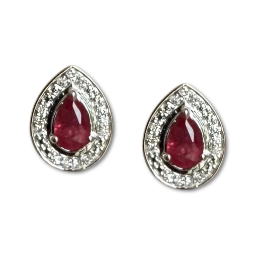 Aretes en oro blanco 10K con gota de rubí y halo de diamantes 0.07ctw