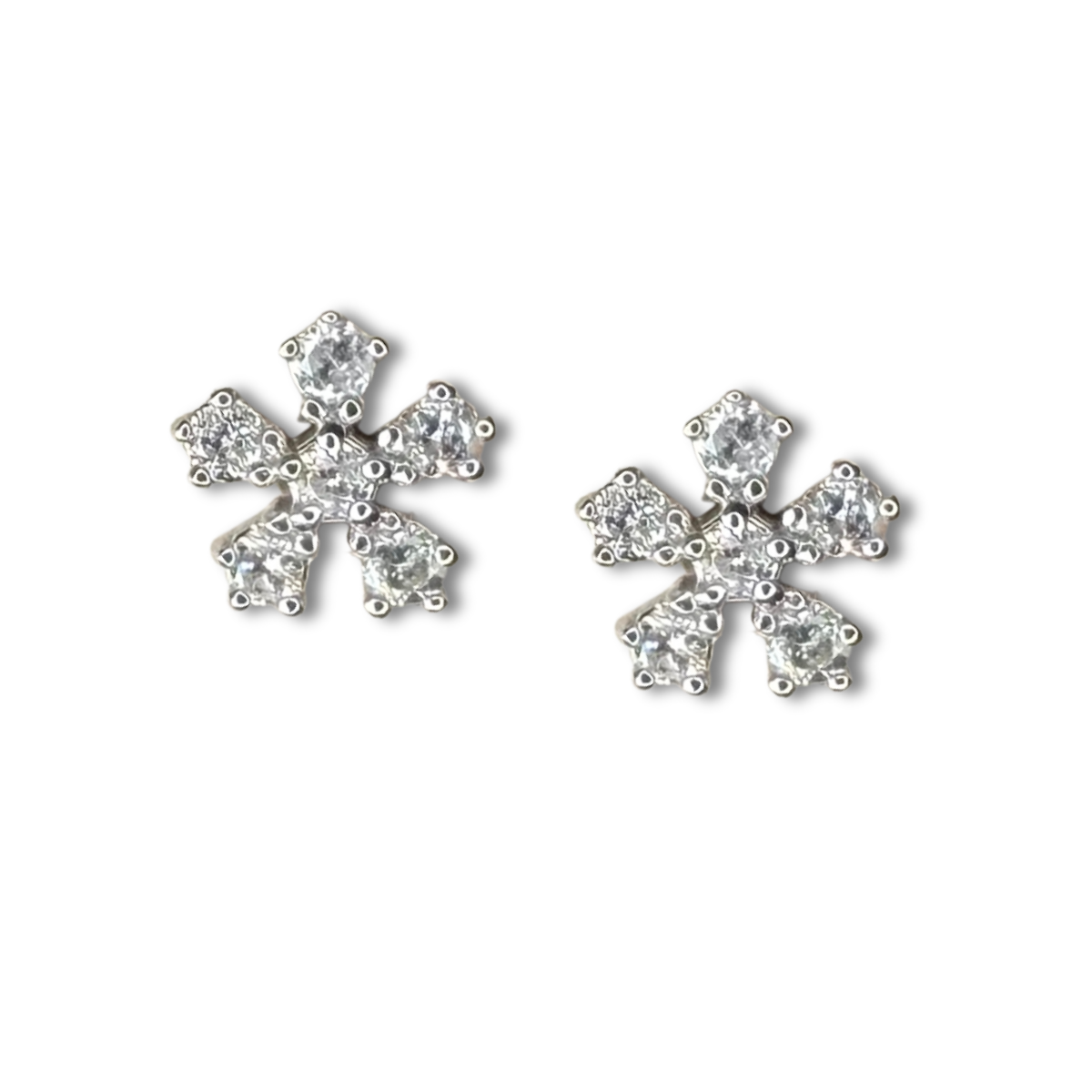 Aretes en oro blanco 18K de florcita de diamantes 0.15ctw