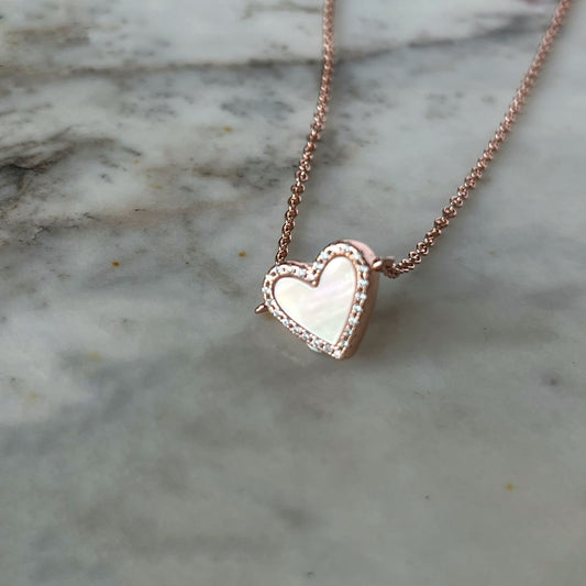 Collar de corazón de madre perla blanca con circonitas en plata con baño de oro rosa