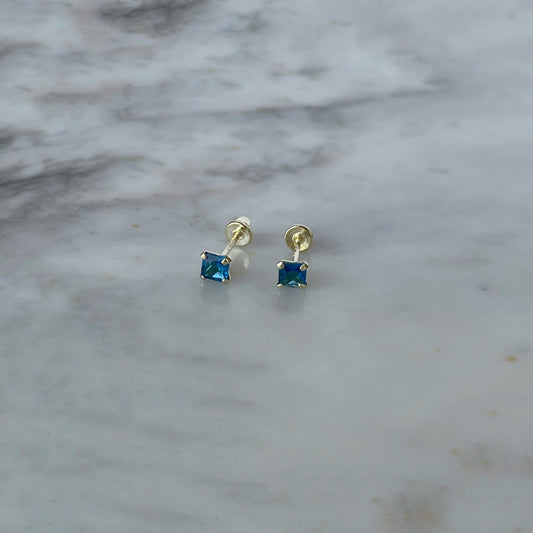 Aretes en oro amarillo 14K con circonita cuadrada azul con tope rosca