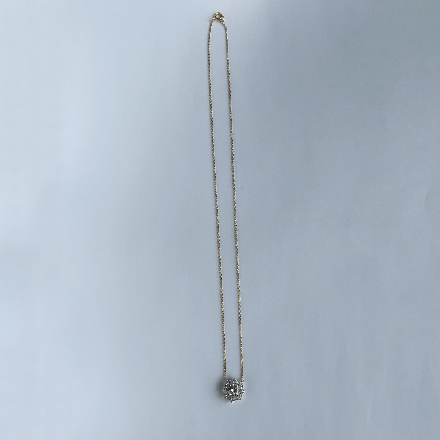 Collar Nour en plata con baño de oro y dije de diamantes de laboratorio 1.50ctw