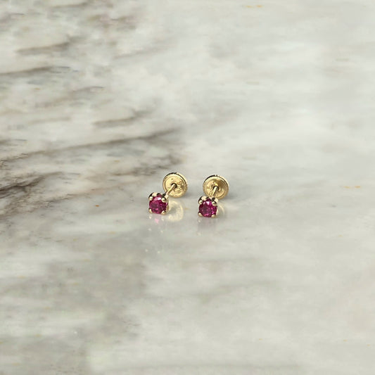 Aretes en oro amarillo 14k con circonita roja con broche rosca