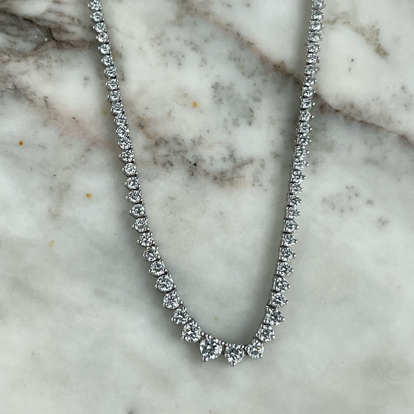 Collar tenis de oro blanco 14k con diamantes graduados de laboratorio 3ctw