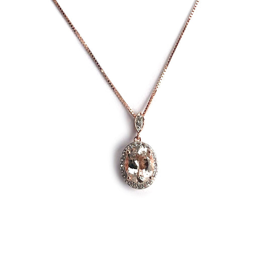 Collar en plata con baño de oro rosa y dije de morganita con circones