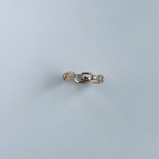 Anillo de plata con baño de oro rosa en forma de eslabones con diamantes de laboratorio 0.54ct