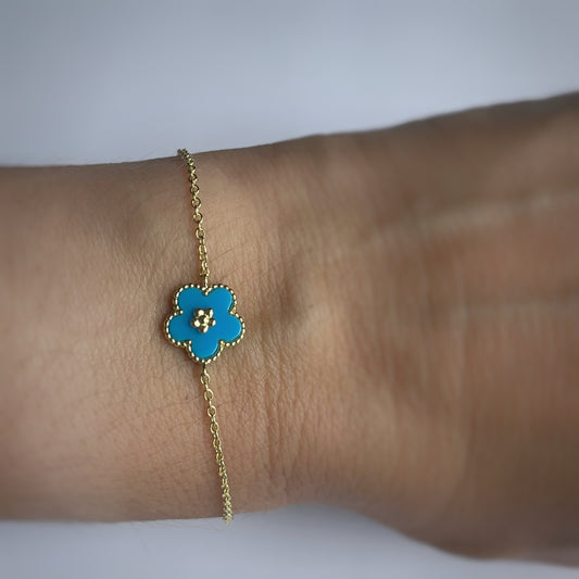 Pulsera de plata con baño de oro amarillo con flor de esmalte turquesa