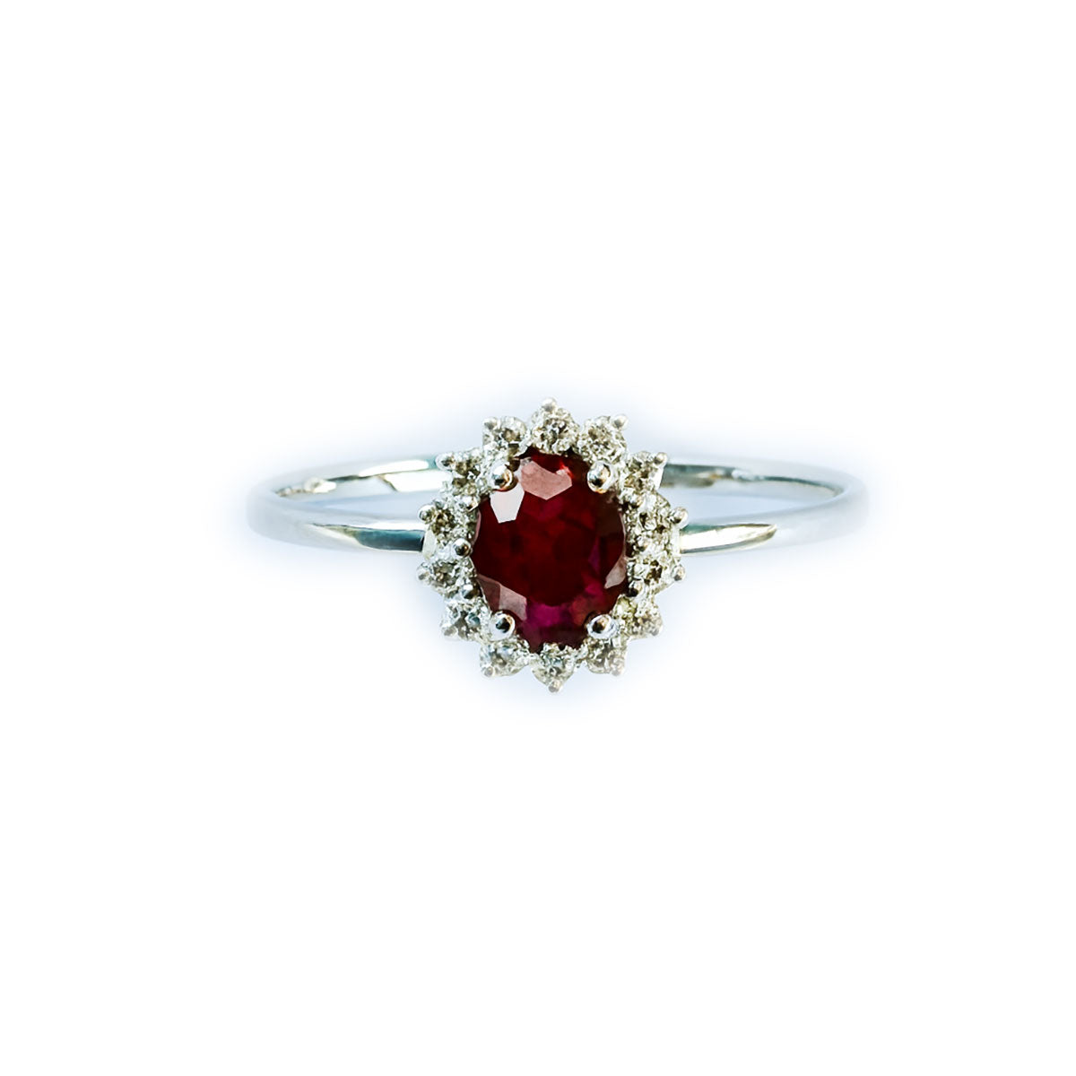 Anillo en oro blanco 14K con rubí ovalado 0.50ctw y halo de diamantes 0.11ctw