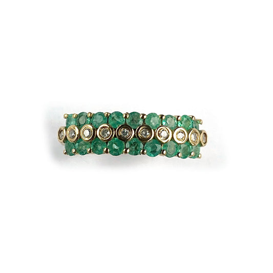 Anillo de plata con baño de oro de tres filas con esmeraldas y diamantes 0.10ct