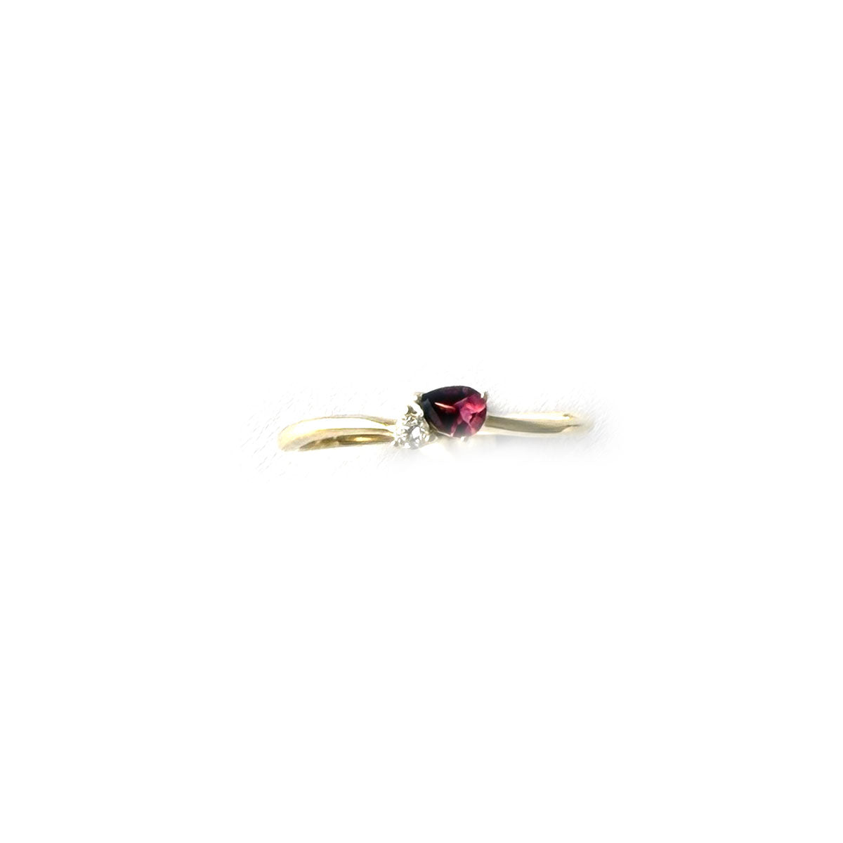 Anillo en oro amarillo 10k con turmalina y diamantes de laboratorio