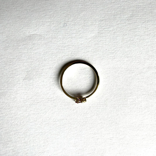 Anillo en oro amarillo 10k con turmalina y diamantes de laboratorio