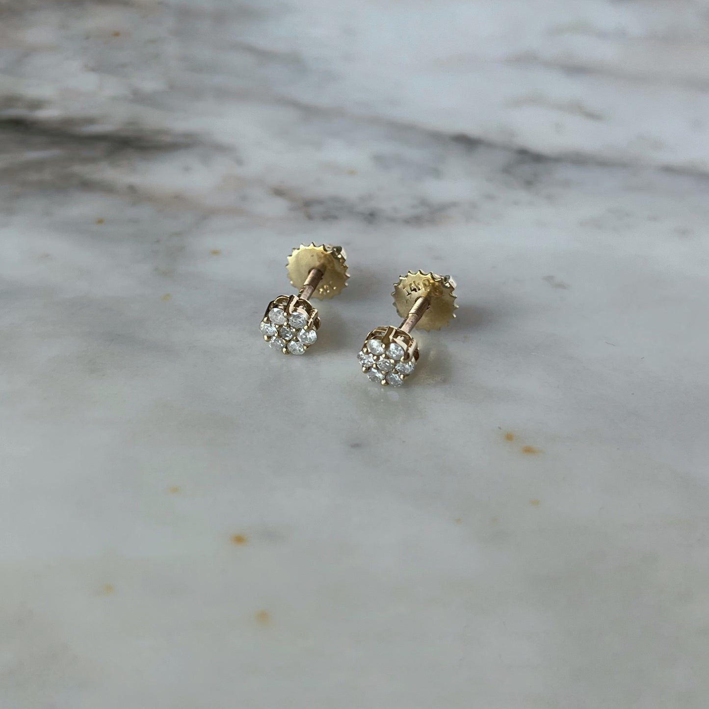 Studs cluster de diamantes 0.25ctw en oro amarillo 14k con tope tornillo