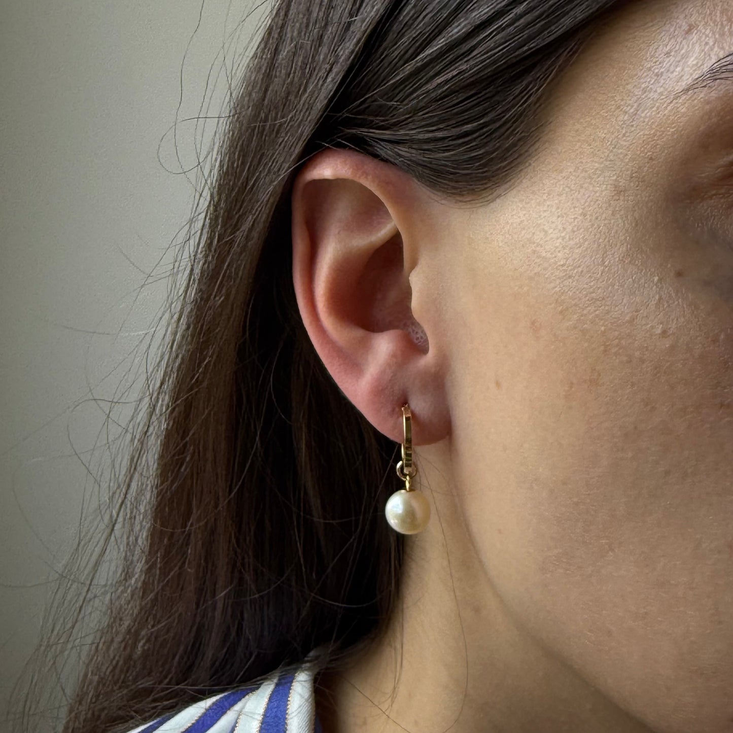 Argollas en oro amarillo 14K con colgante de perla removible