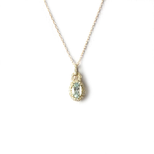 Collar en oro amarillo 10k con aguamarina ovalada con pasacadena y halo de diamantes 0.18ctw