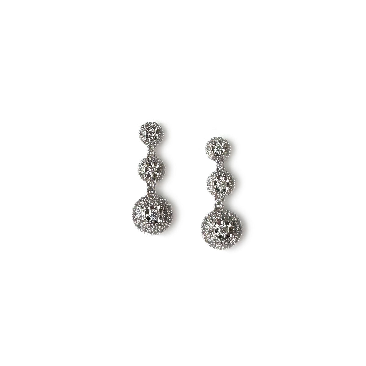 Aretes de tres círculos en oro blanco 10k con diamantes 0.50ctw