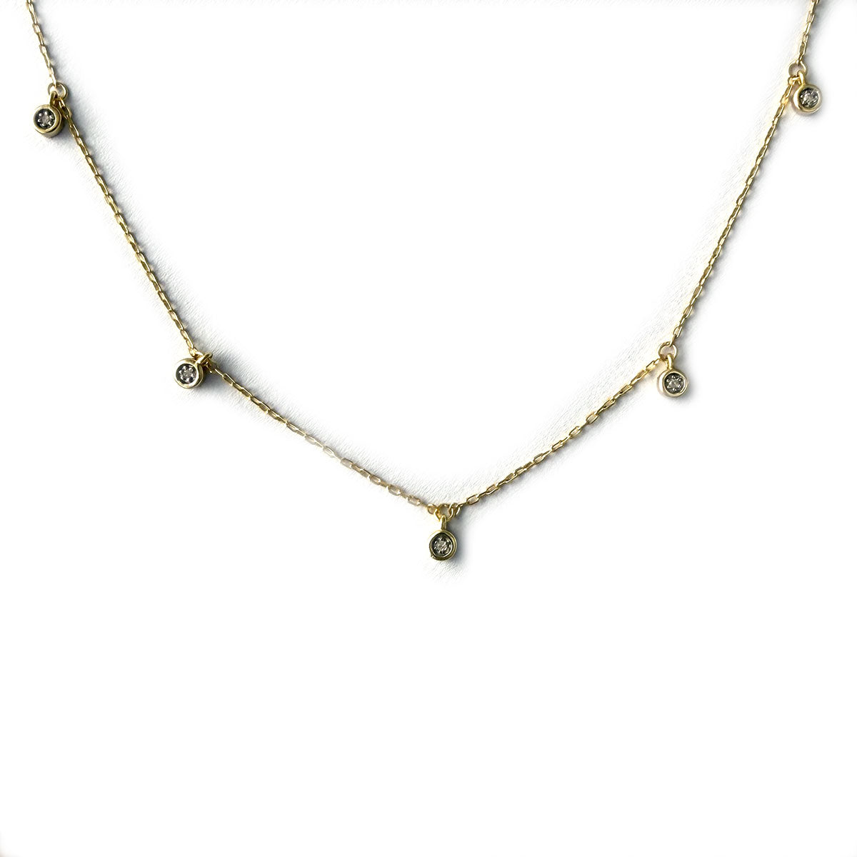 Collar de plata con baño de oro con 5 diamantes colgantes