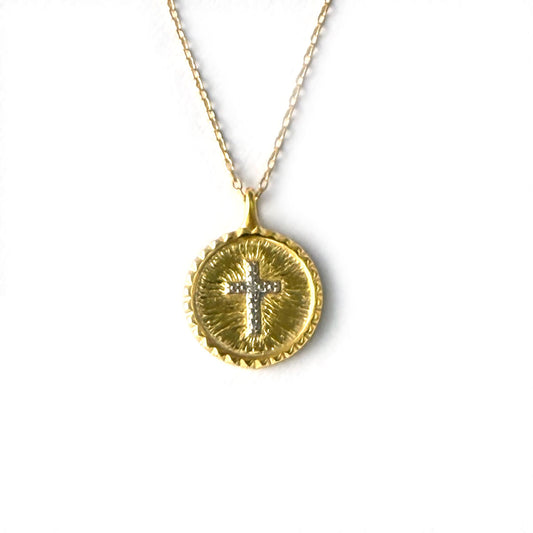 Collar de plata con baño de oro y medalla de cruz de diamantes