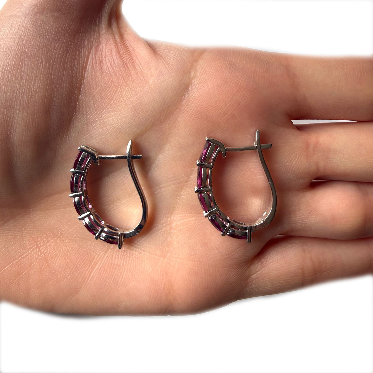 Argolla de plata con granates uva ovalados