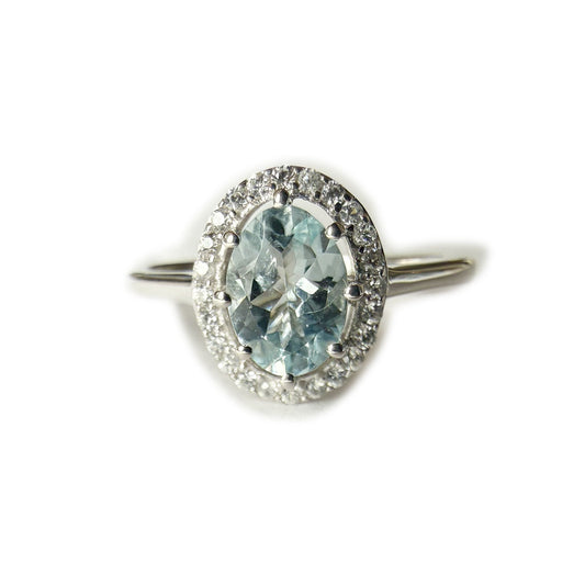Anillo de plata con aquamarina ovalada y halo de circones