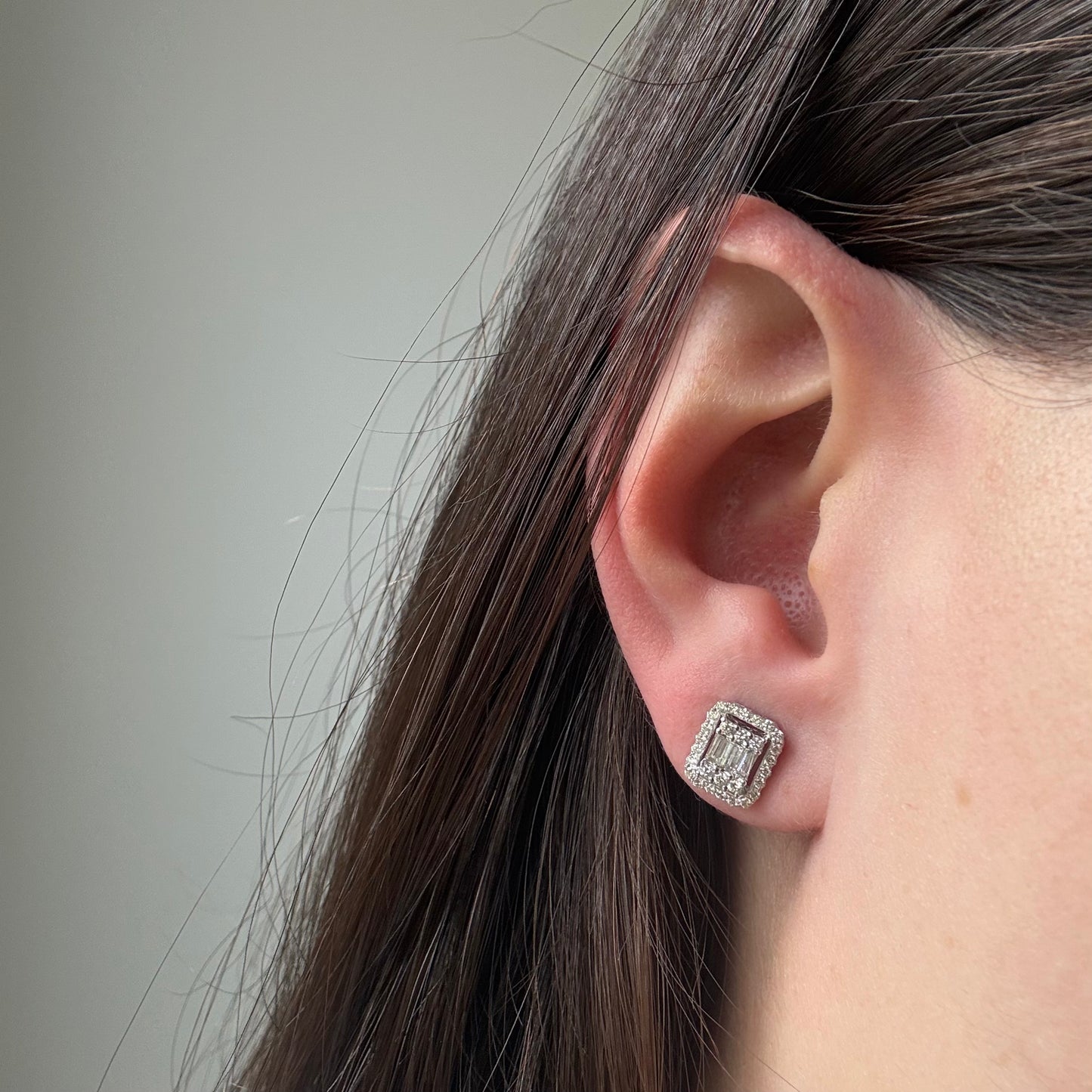 Aretes rectangulares en oro blanco 14K y diamantes 0.75ctw