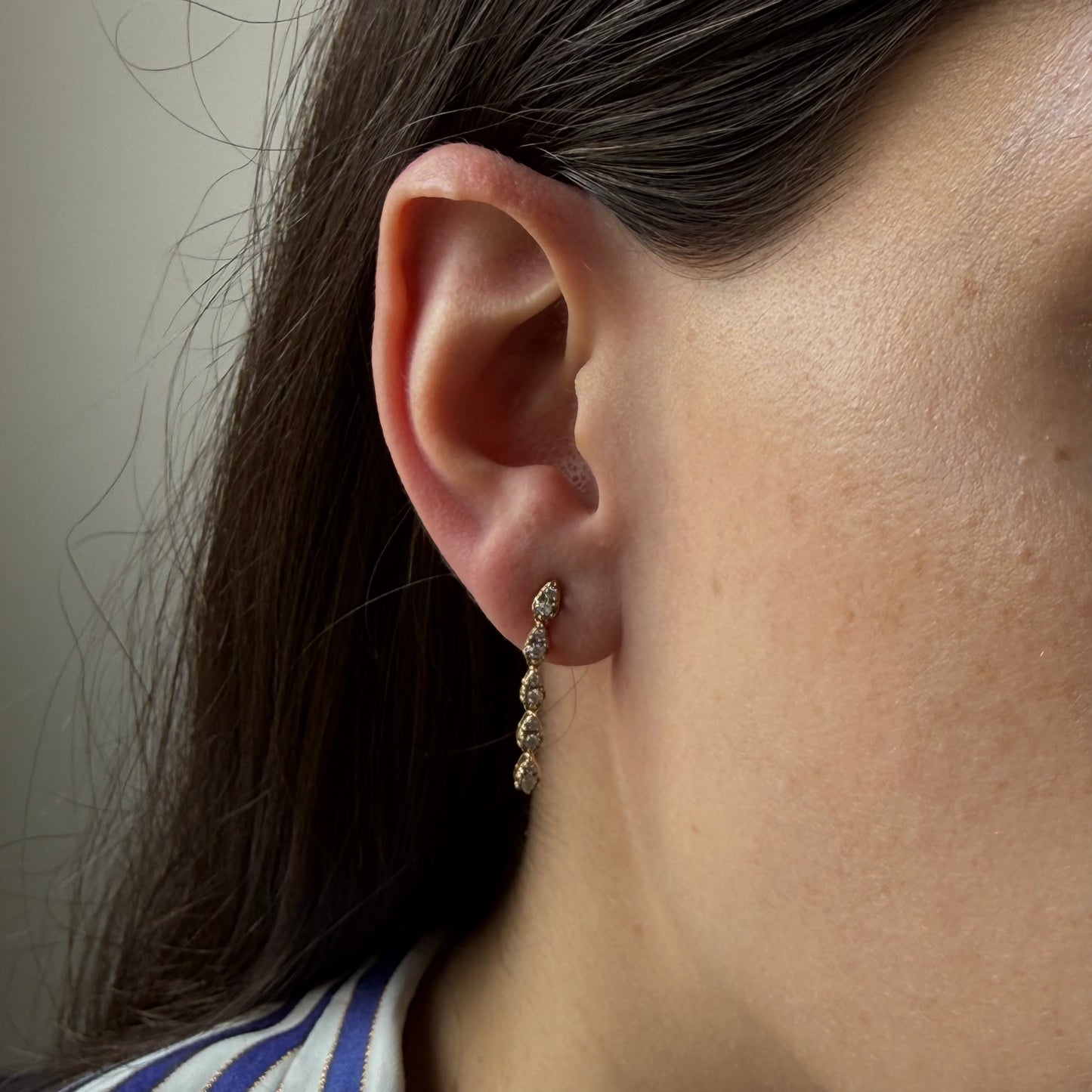 Aretes largos de gotas en oro amarillo 14K con diamantes 0.20ctw