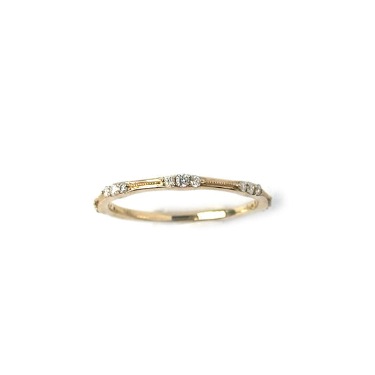 Anillo en oro amarillo 14k con grupitos de diamantes 0.15ctw