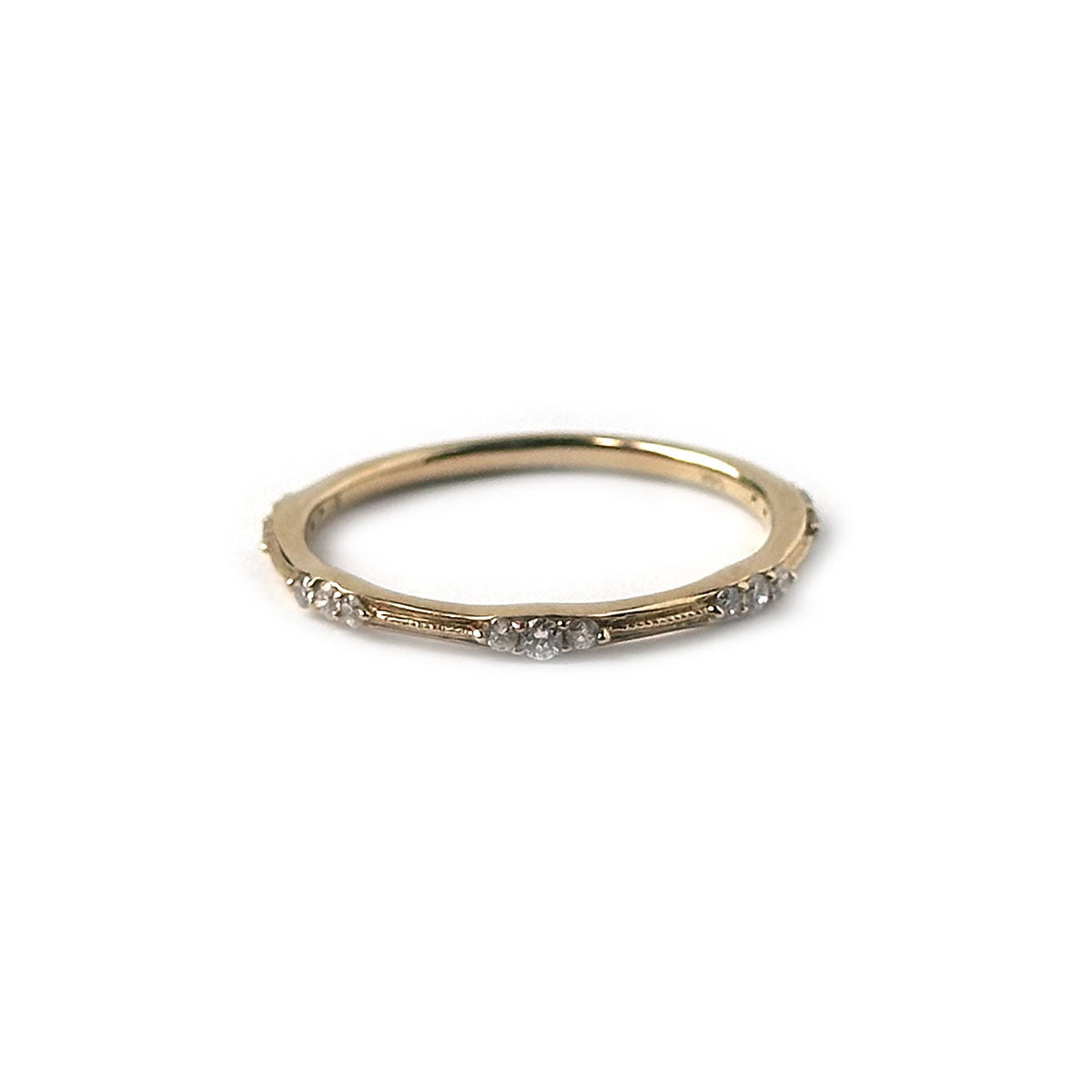 Anillo en oro amarillo 14k con grupitos de diamantes 0.15ctw