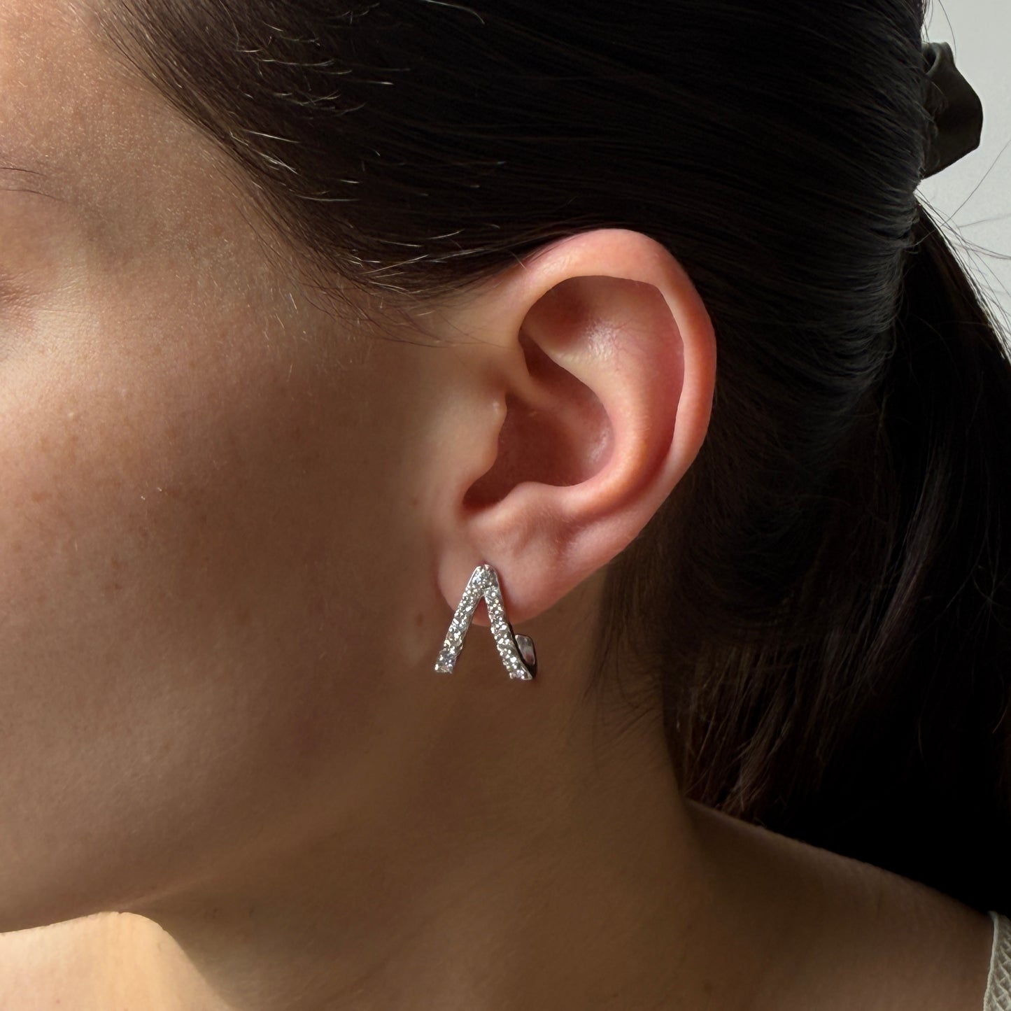 Aretes en plata con doble gancho de diamantes de laboratorio 1.ctw