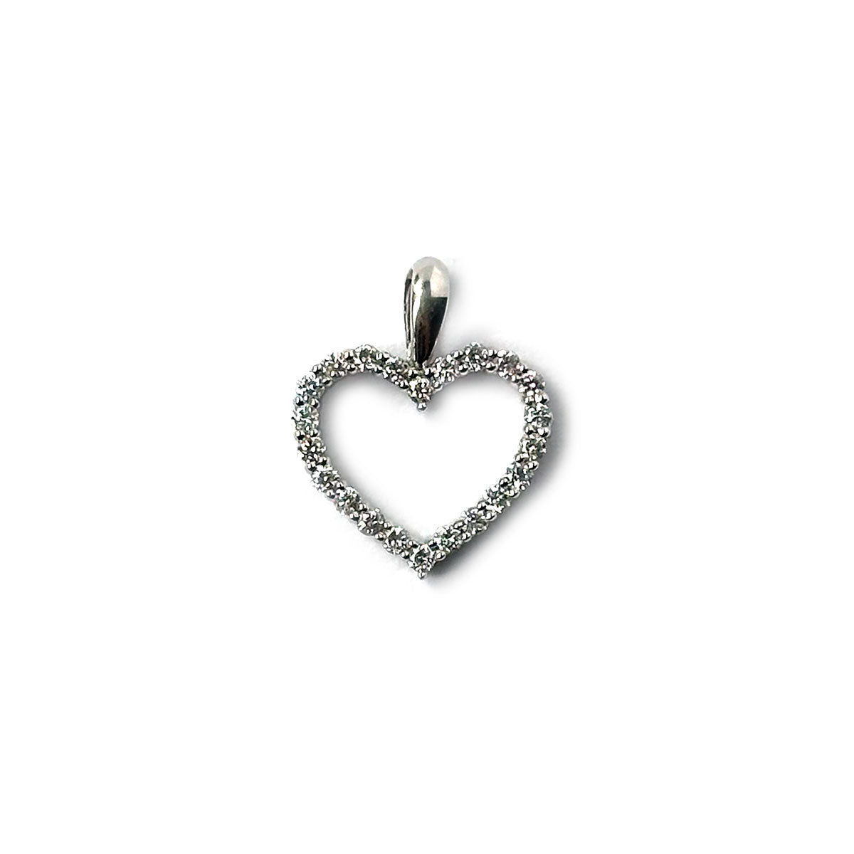 Dije de corazón delineado en oro blanco 14k y diamantes 0.25ctw