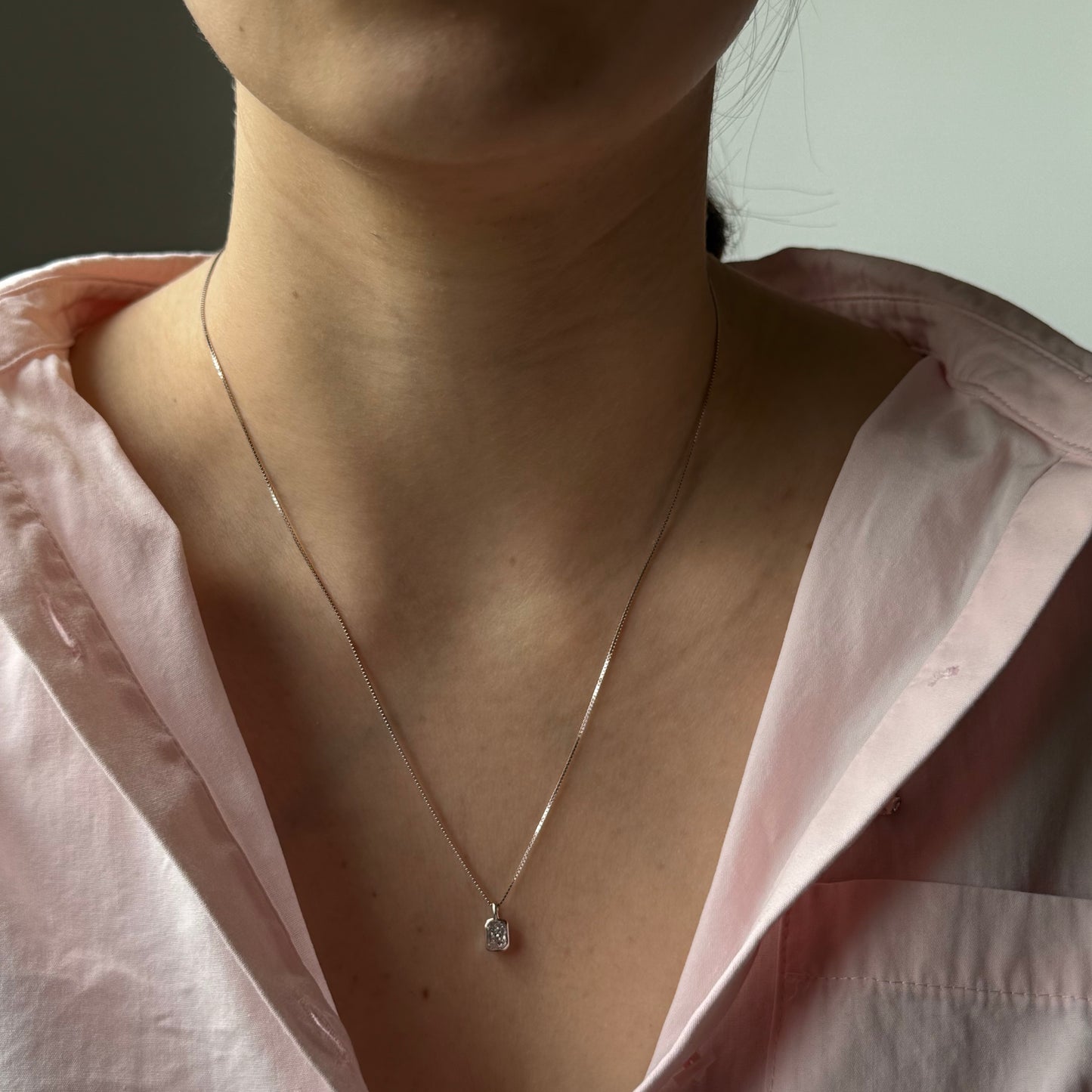 Collar en plata con dije de diamante de laboratorio corte radiante 0.25ct