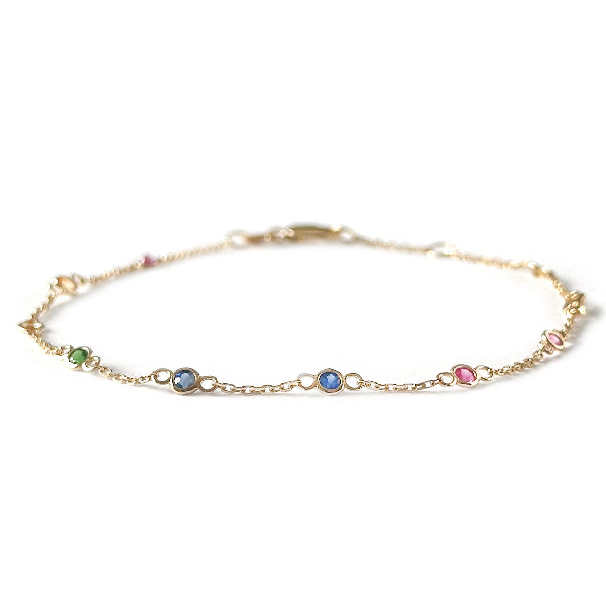 Pulsera en oro amarillo 14k con estaciones de piedras naturales en los colores del arcoíris