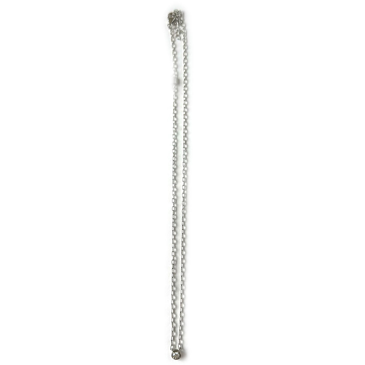 Collar de plata con dije redondo y diamante de laboratorio