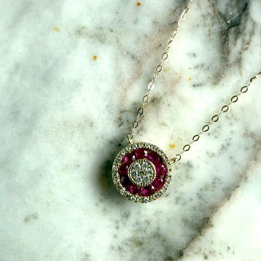 Collar en oro amarillo 14K con redondo de rubíes 0.50 ctw y diamantes 0.15ctw