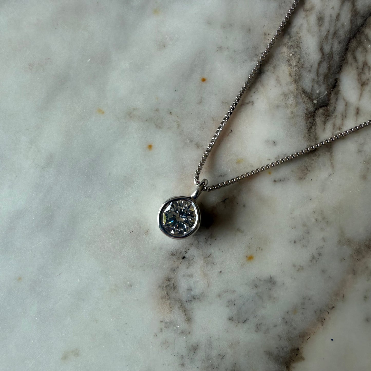 Collar en plata con dije de diamante de laboratorio redondo 0.25ct