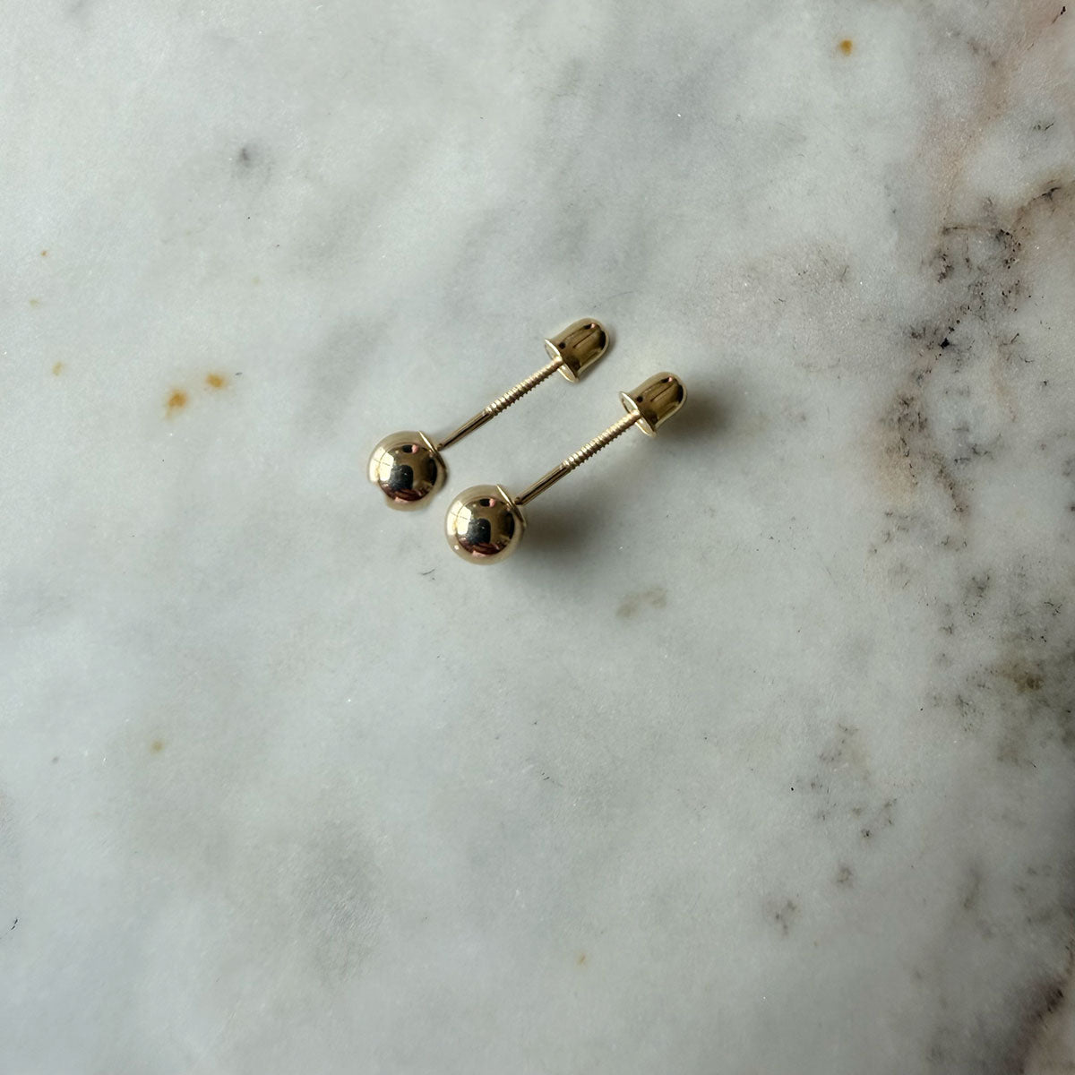 Aretes bolita de 4mm en oro amarillo 14k con tope rosca