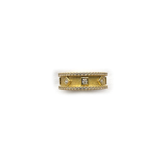 Anillo grueso de plata con baño de oro y circonitas
