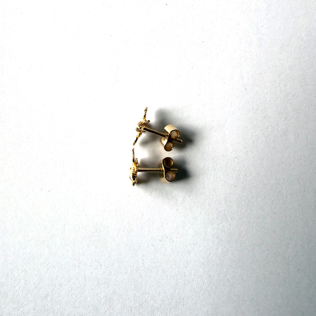 Aretes de abejitas en plata con baño de oro