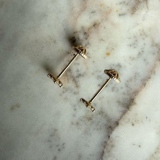 Aretes flor con cinco pétalos de circones blancos en oro amarillo 14K con tope rosca