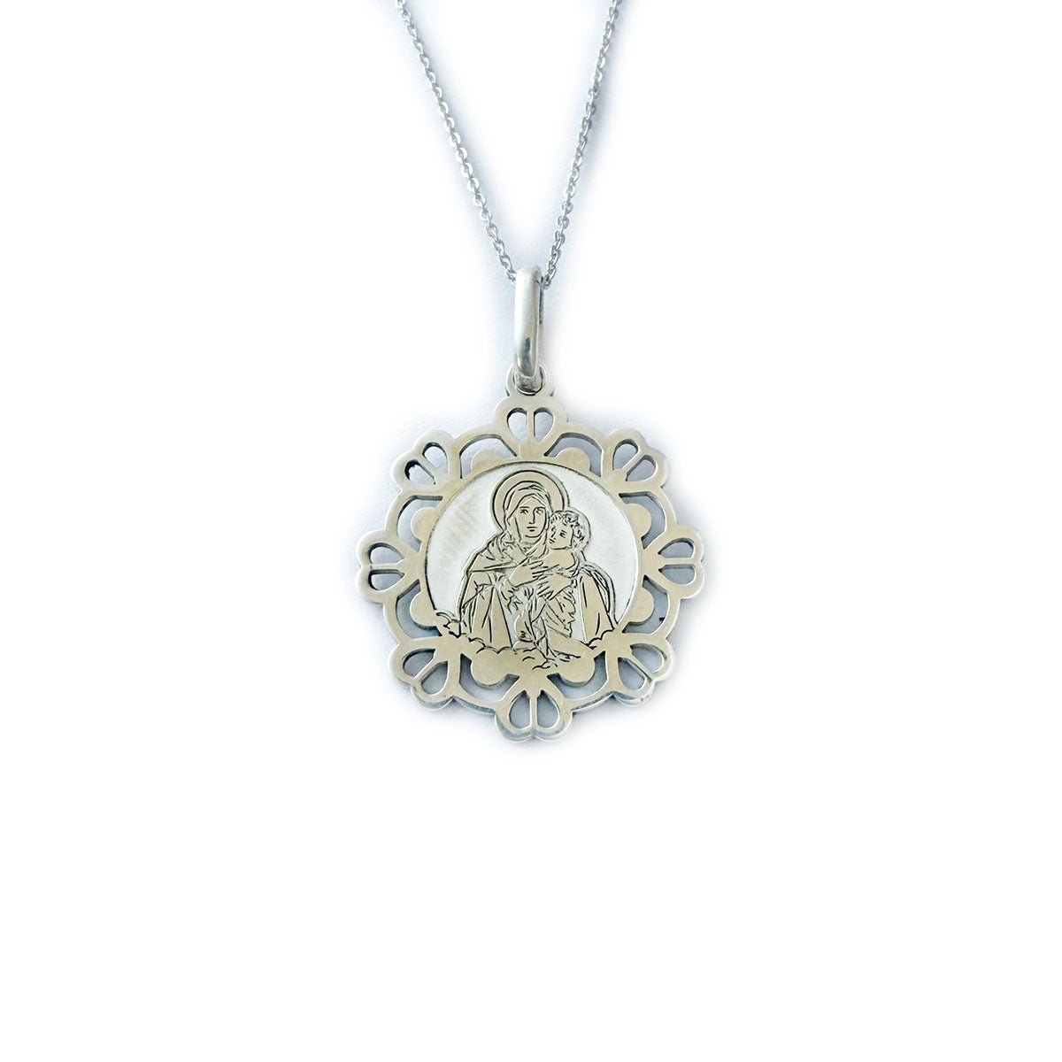 Medalla Mater con borde calado en plata
