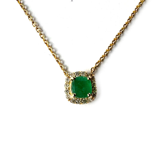 Collar en oro amarillo 14 K con Esmeralda cuadrada 0.45ct y Halo de diamantes 0.10ctw