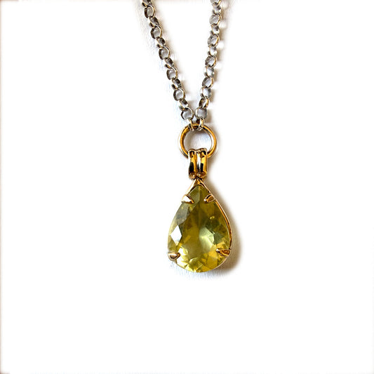 Collar con colgante de oro amarillo 14k y cuarzo limón corte pera 3.72ct con cadena de plata