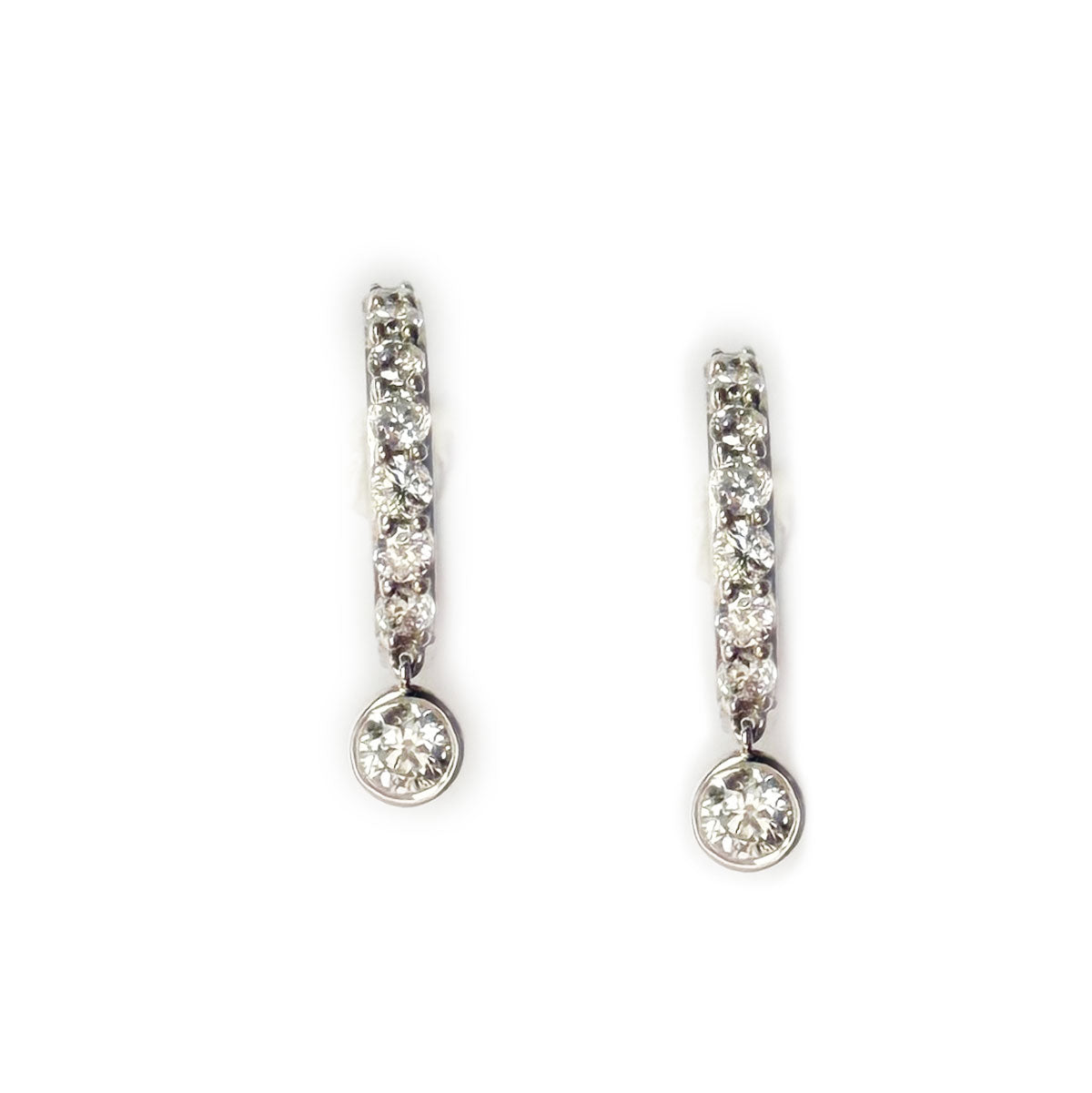 Huggies de plata con diamante colgante de laboratorio 0.60ctw