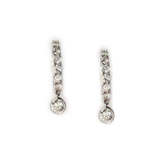 Huggies de plata con diamante colgante de laboratorio 0.60ctw