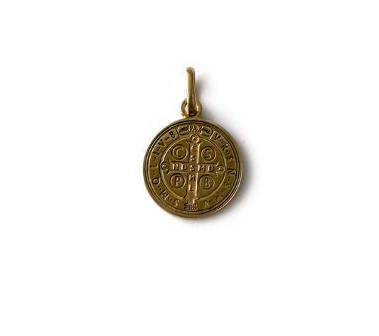 Medalla San Benito en plata con baño de oro amarillo