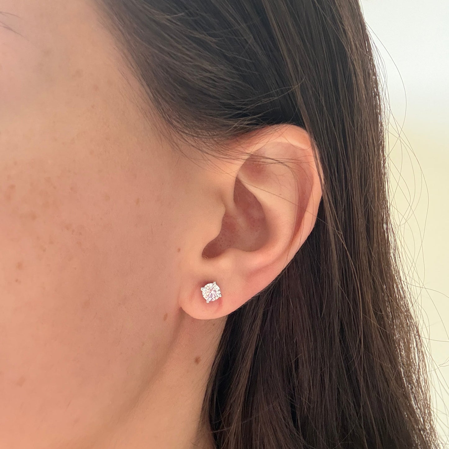 Aretes stud de diamantes de laboratorio 0.75ctw en oro amarillo 14K