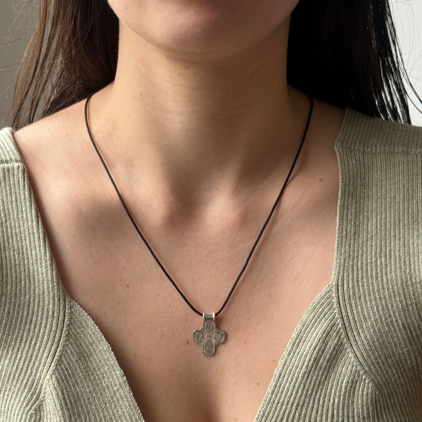 Cruz de 4 imágenes en plata con pasacadena tubo